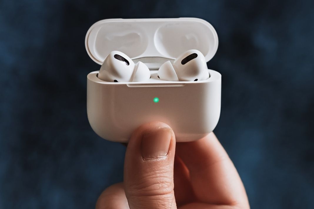 One AirPod Not Charging? Try These Fixes - Hawkdive.com